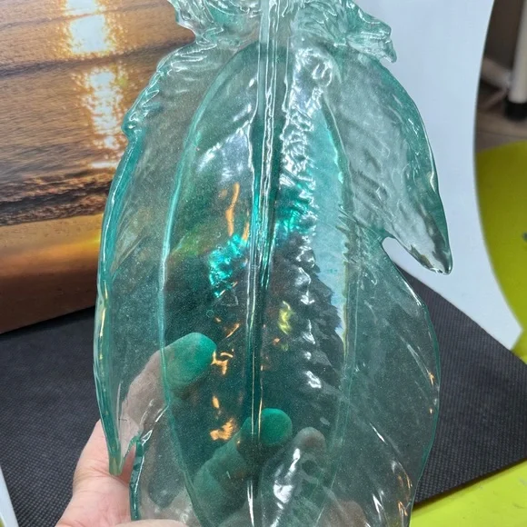 Elegant Resin Leaf Art Piece - Picture 13 of 14